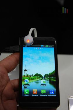 LG Optimus 3D 02