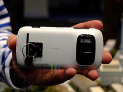 Nokia 808 PureView 01
