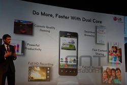 MWC conf LG Optimus 3D 03