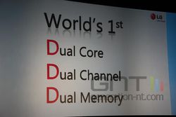 MWC conf LG Optimus 3D 04