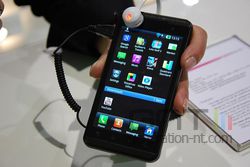 LG Optimus 3D 04