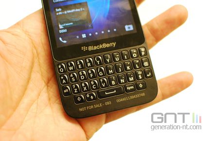 blackBerry Q5 03