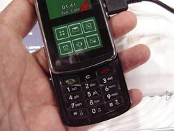 MWC 2008 LG KF600 02