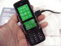 MWC 2008 LG KF600 03