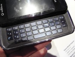 MWC 2008 Samsung F700 03