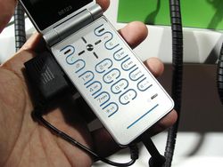MWC 2008 Sony Ericsson Z770 03