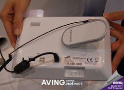 Samsung SPF 72V vue 2