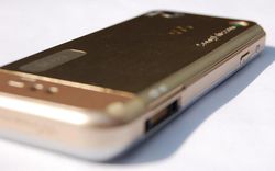 Sony Ericsson W890i gold 1