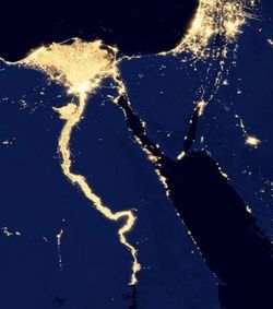 Terra_observe_de_nuit_Suomi-GNT_b