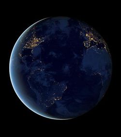 Terra_observe_de_nuit_Suomi-GNT_f